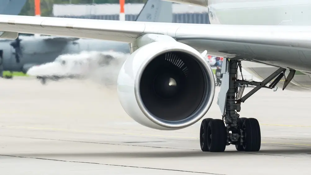 Airliner engine and landing gear — ATPL Ground School
